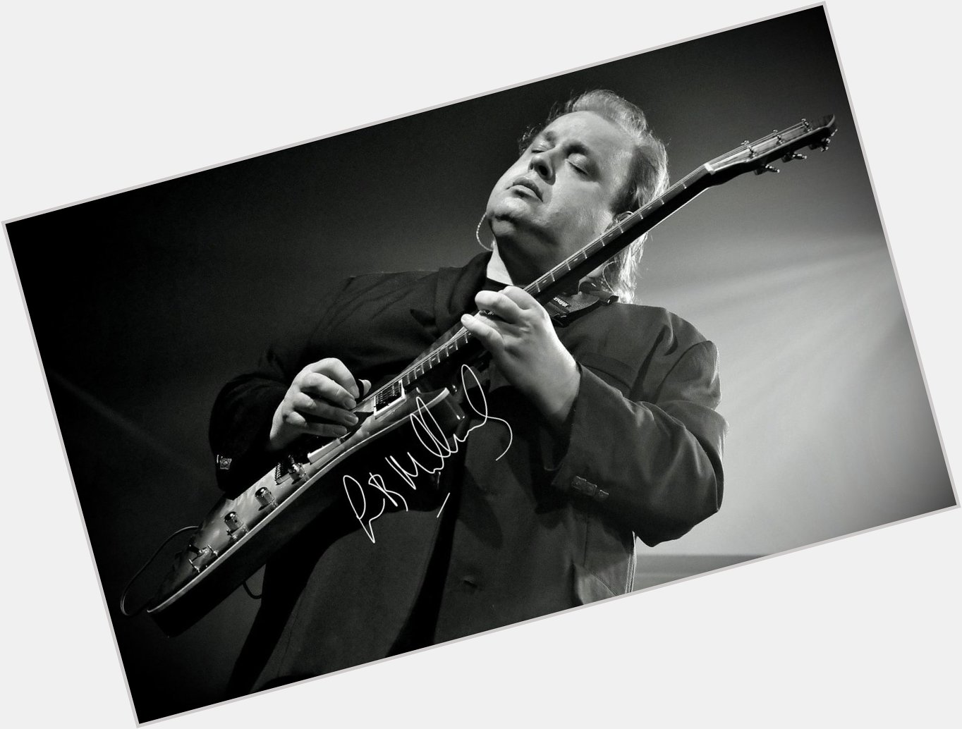Happy Rock n Roll Birthday today to Steve Rothery of Marillion 