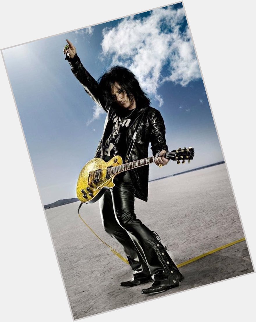A very happy birthday to one of the guitar greats: Steve Stevens 