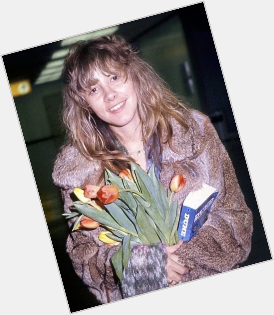 Happy birthday our Bene Gesserit sister, Stevie Nicks.
Seen here in 1977 with a really great book. 