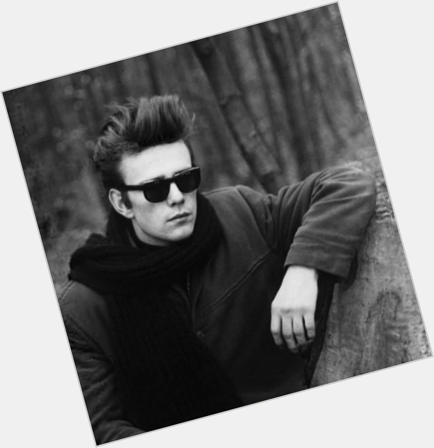 1940
Stuart Sutcliffe is born on this day 

Wherever you are...Happy birthday Stu 