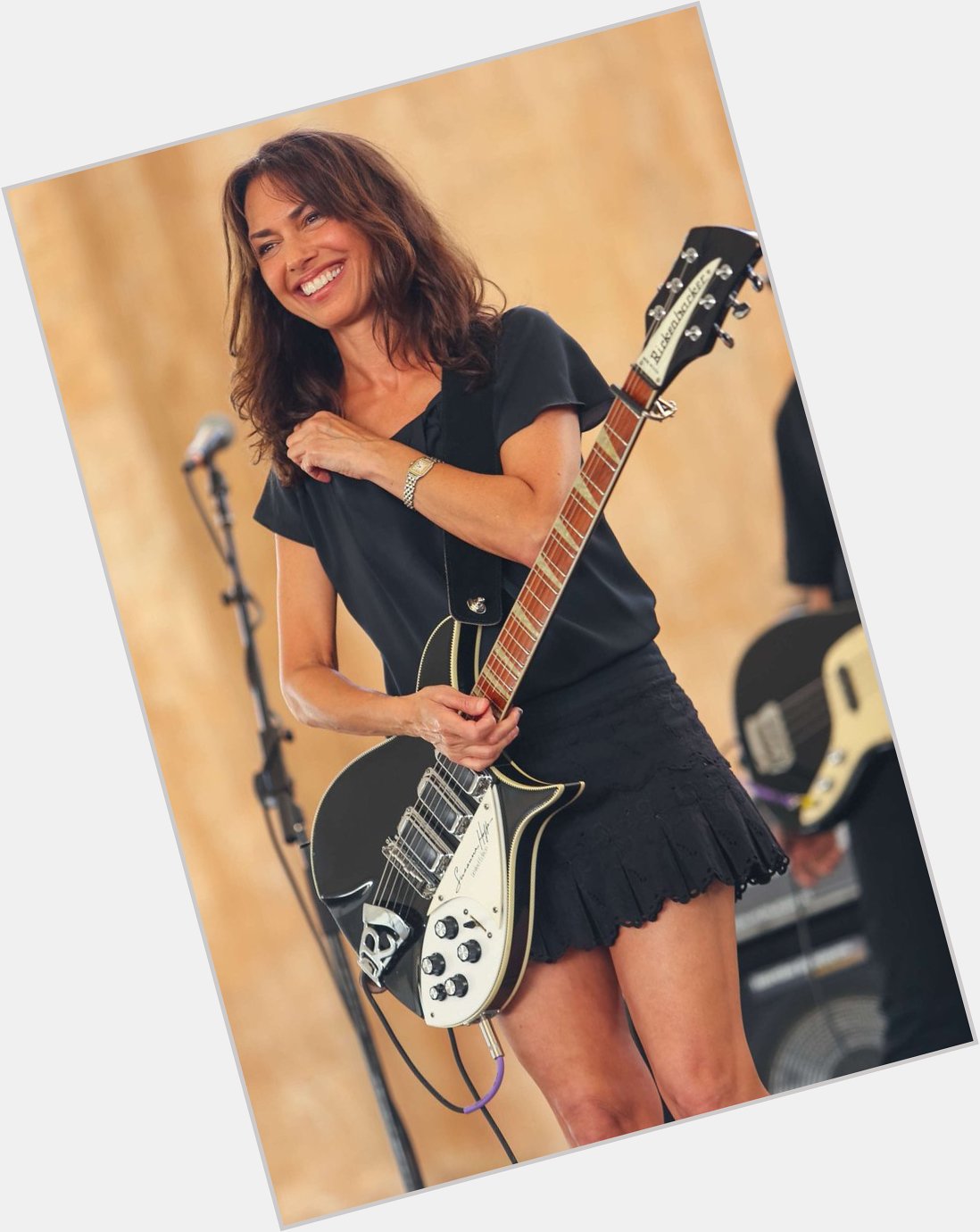 Happy 58th birthday Susanna Hoffs. 
I d like your guitar, and your skincare regime. 