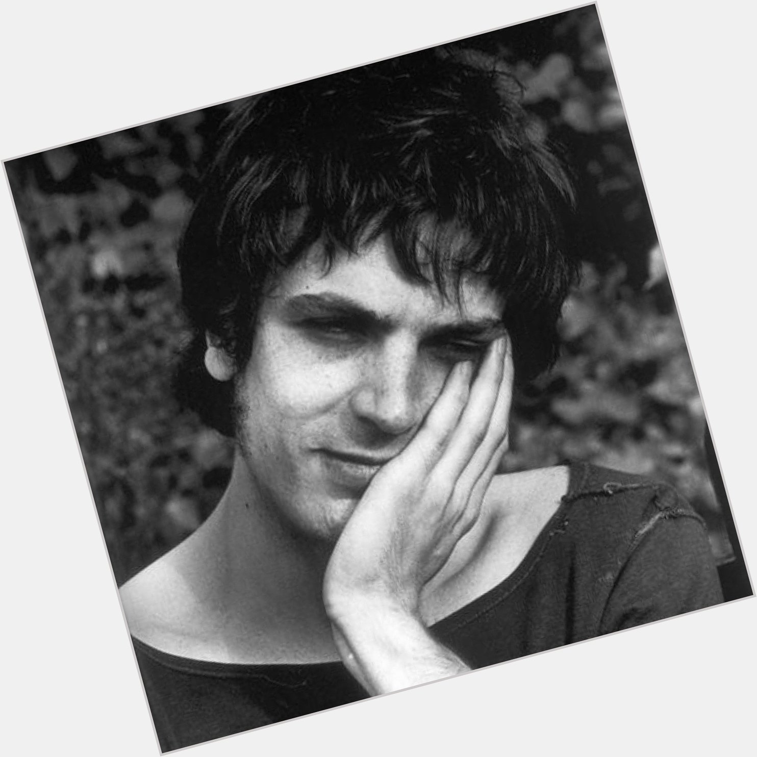 Happy birthday to the legend himself syd barrett!! wherever he is rn he is shining on! 