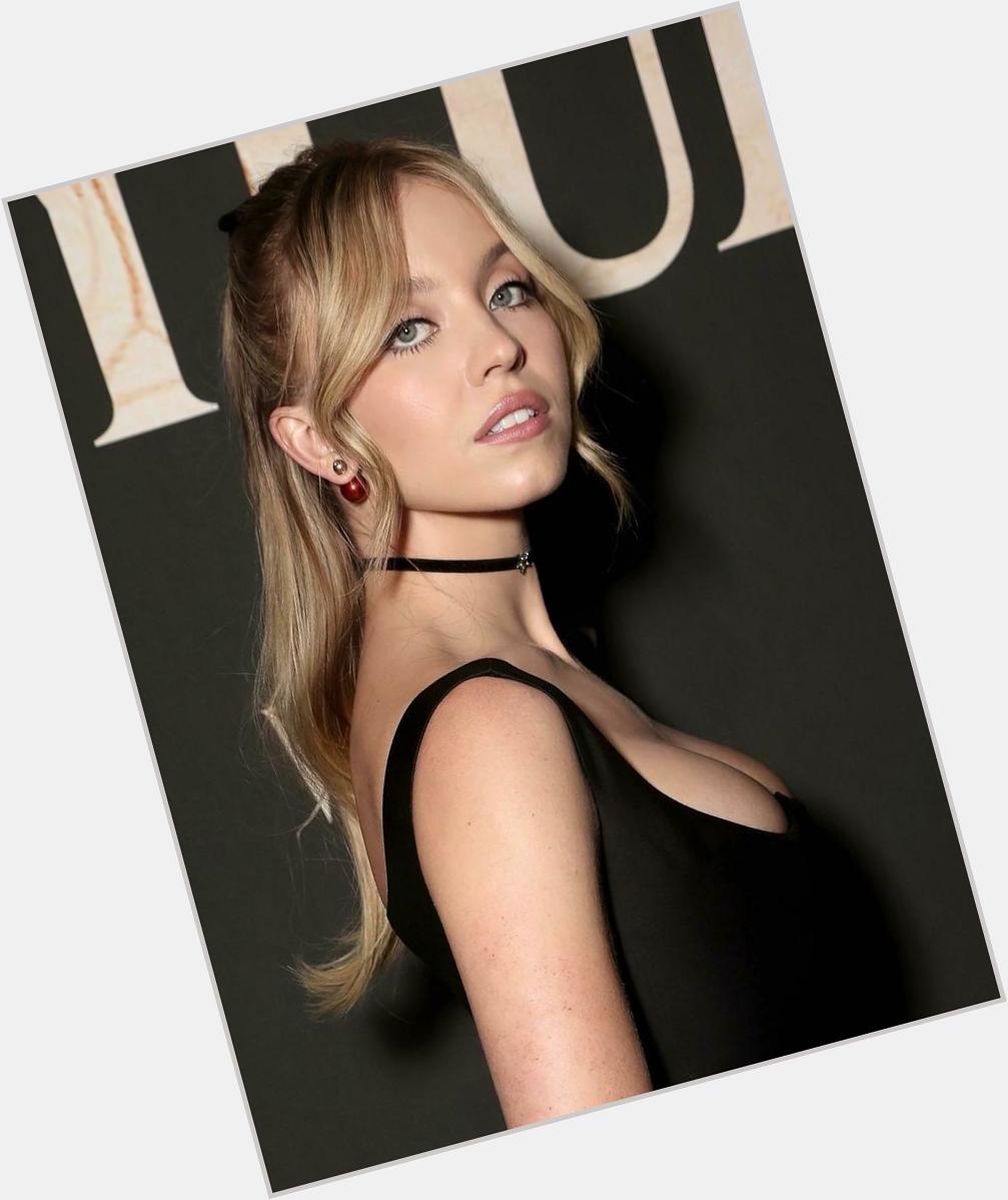Happy 24th Birthday Shout Out to the newest member of my Top 5 hotties Sydney Sweeney!! 