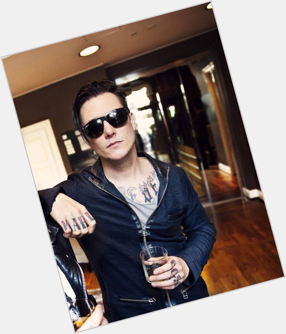 Happy Birthday to my favourite guitarist and one of my many inspirations, Synyster Gates! 