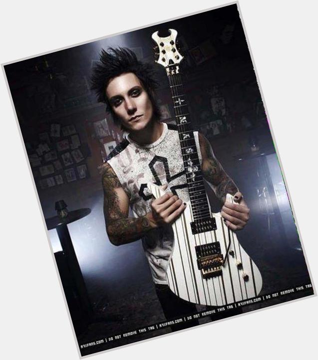 Happy Birthday to Synyster Gates! Very good guitar player and a big influence on my playing! 