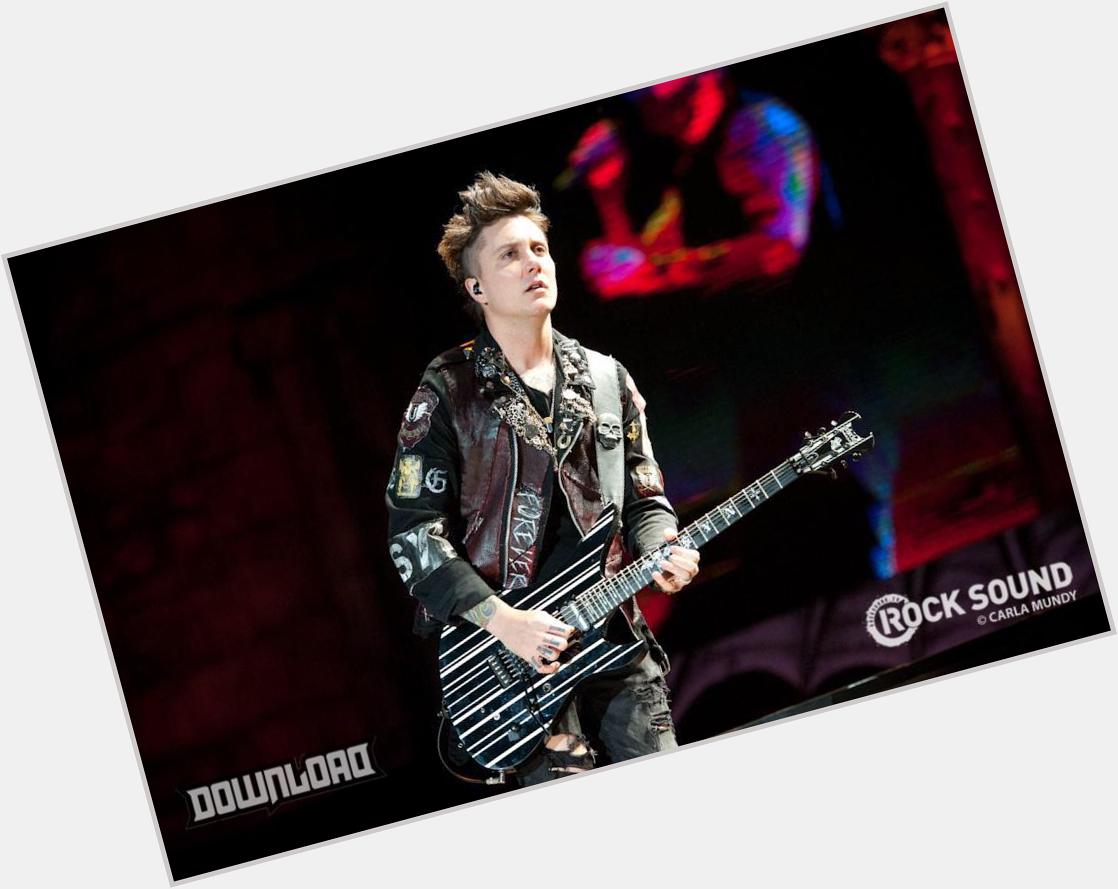 Happy Birthday to my favourite ever guitarist Synyster Gates   