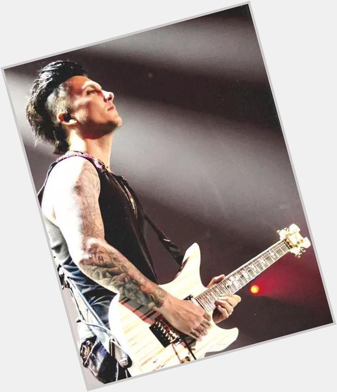 Happy birthday to the best guitarist on the planet and all round inspiration, synyster gates 