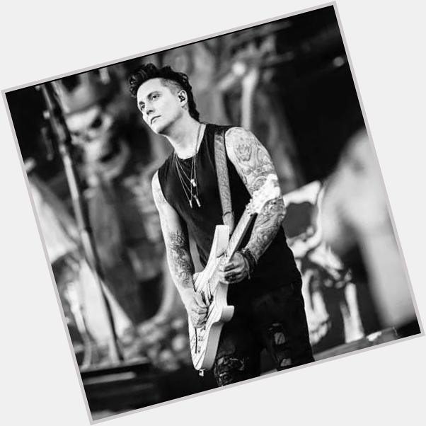 Happy Birthday to the lovely and super talented Synyster Gates 