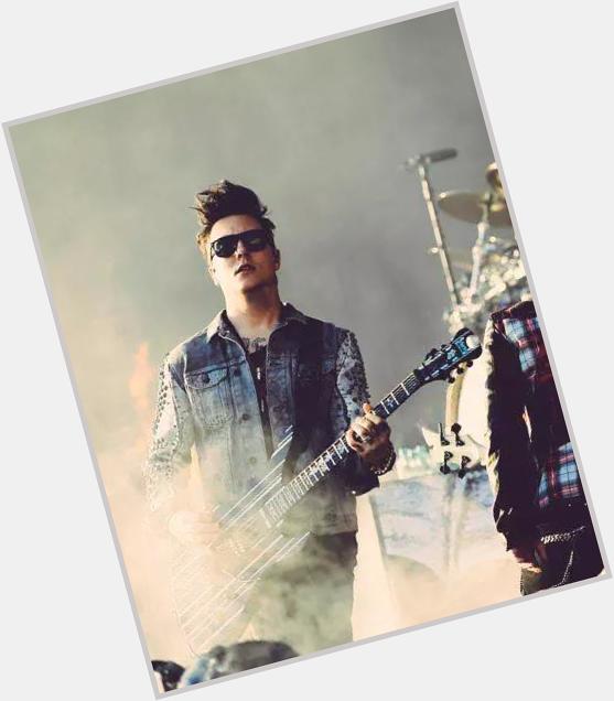 Happy birthday to one of my fav guitarist of all time, Synyster Gates. Keep on shredding 