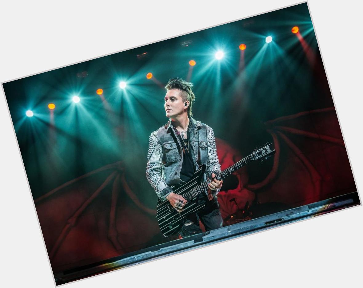 Happy birthday to the best guitarist ever and my favorite guitarist, Synyster Gates.     Photo by: David Wolff 