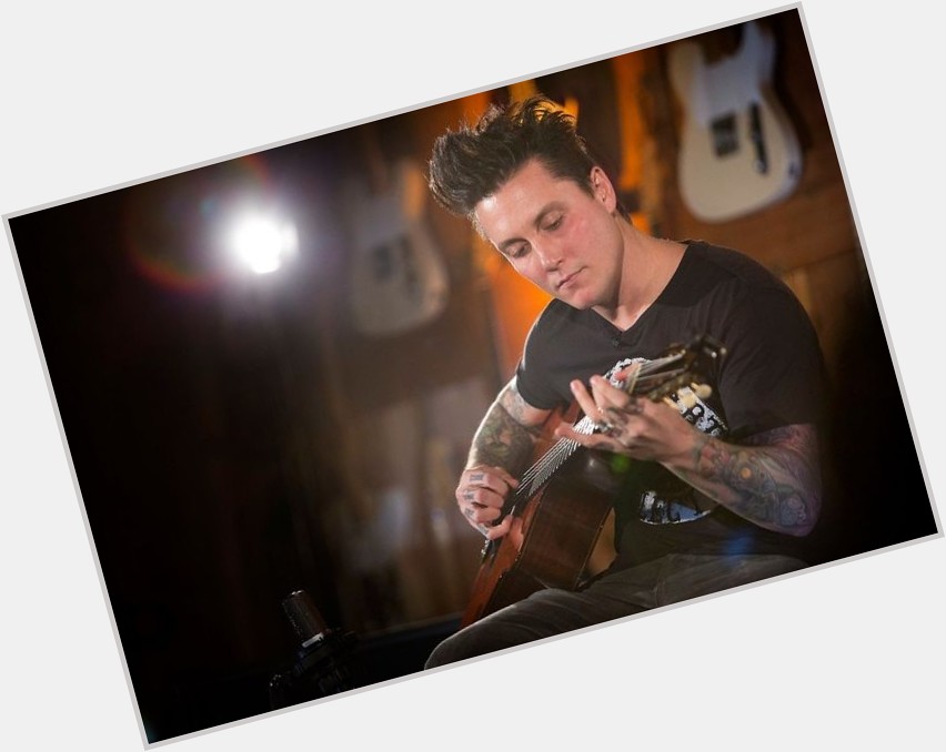 Happy 41st birthday to the one and only Synyster Gates! 