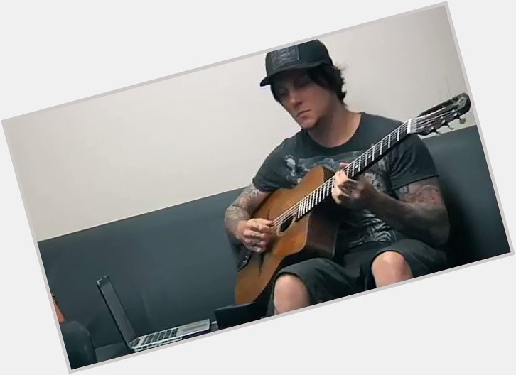 Happy birthday to the one who inspires me the most to play guitar, Synyster Gates! 
