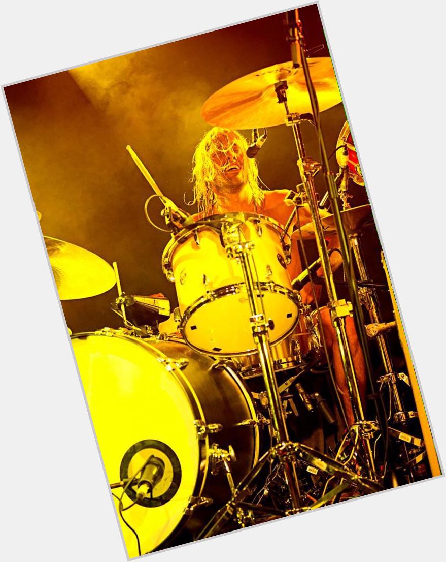 Happy birthday Taylor Hawkins!!!Beautiful voice and kick-ass drums for  