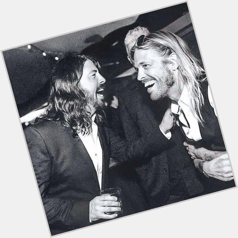 Happy birthday to one of the best drummers in the world! Taylor Hawkins! Top dude! 