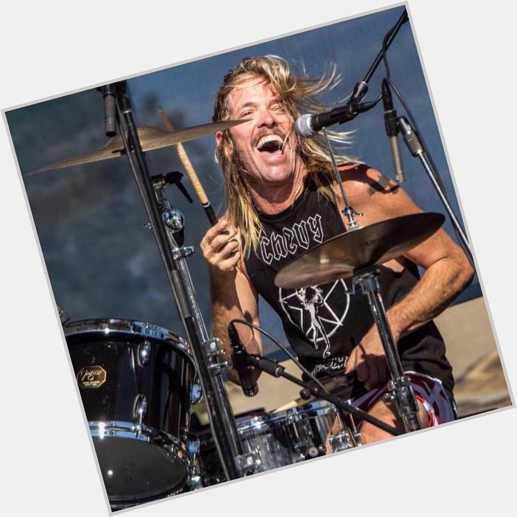 Happy birthday to taylor hawkins one of my favourite drummers ever he has the prettiest hair ive ever seen on a man ! 