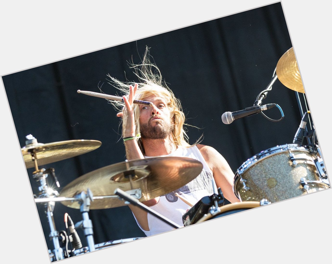 Happy birthday to Taylor Hawkins !  =) 