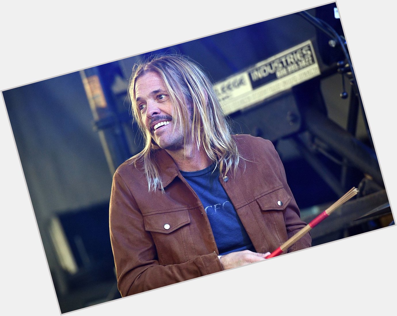 I\d like to wish a happy 49th birthday to Taylor Hawkins, drummer for Foo Fighters! 