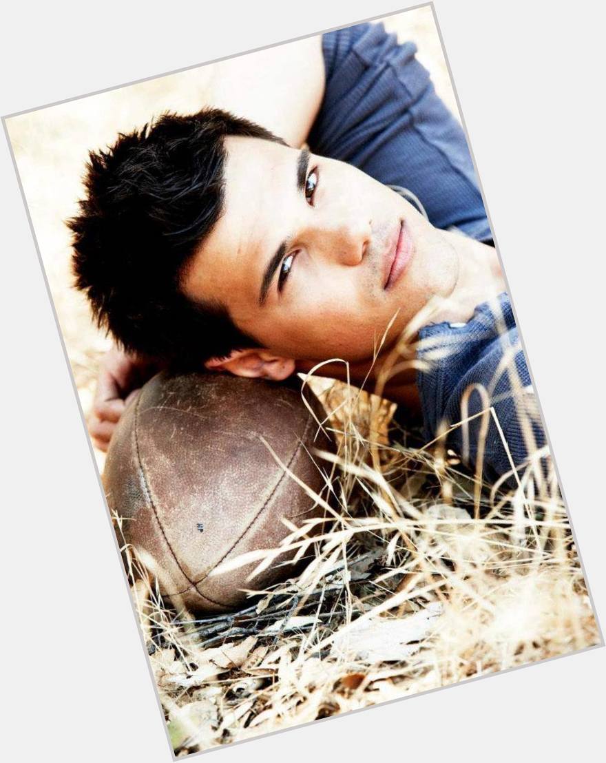 Happy birthday to this beautiful boy ! Happy 23rd bday to Taylor Lautner !!!    