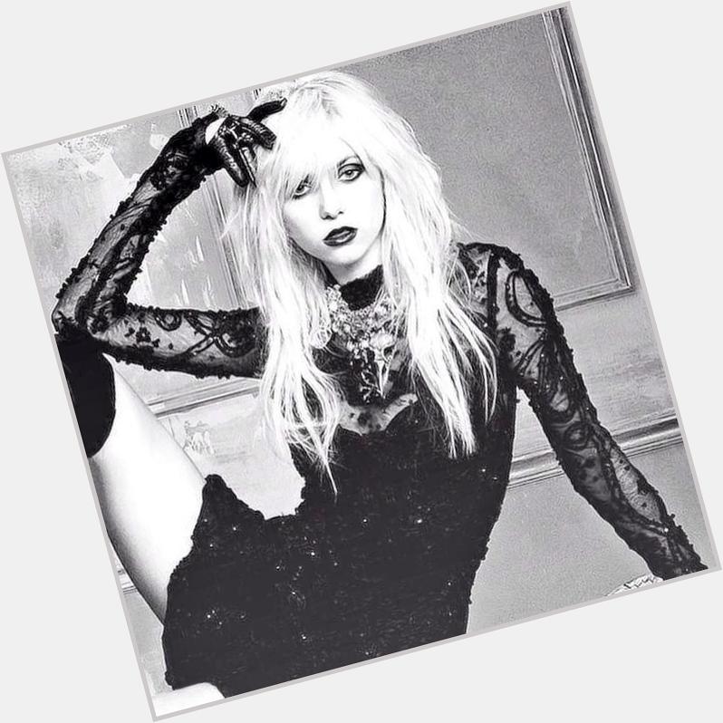 Happy bday Taylor Momsen!!! Thanks for being awesome <3 