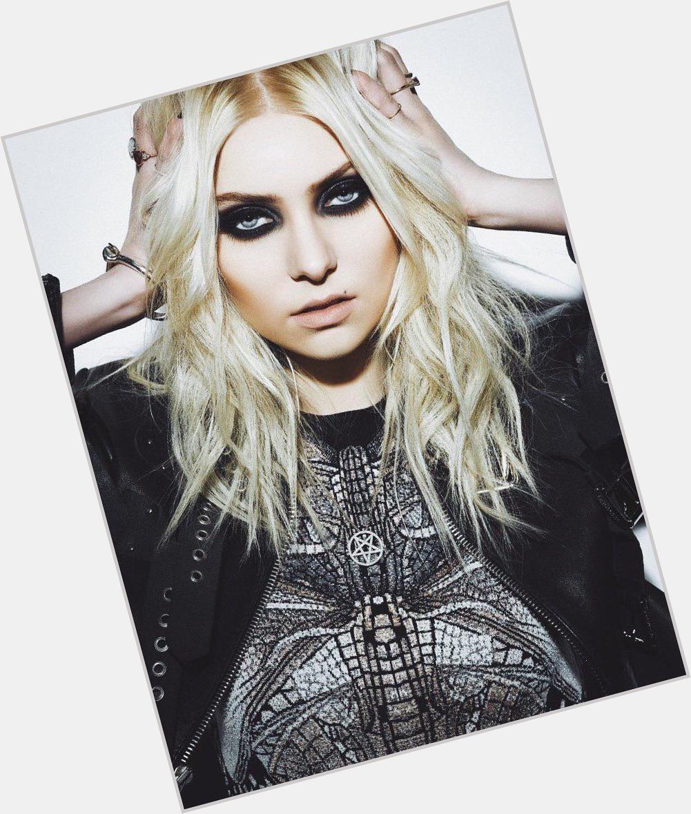 Happy Birthday Taylor Momsen   