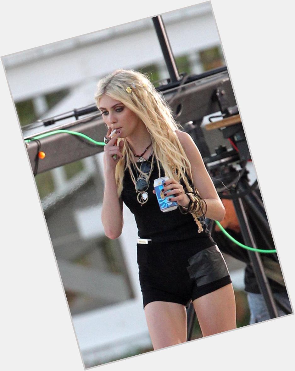 Happy 22nd Birthday to my fav idol, Taylor Momsen you rock gurl! 