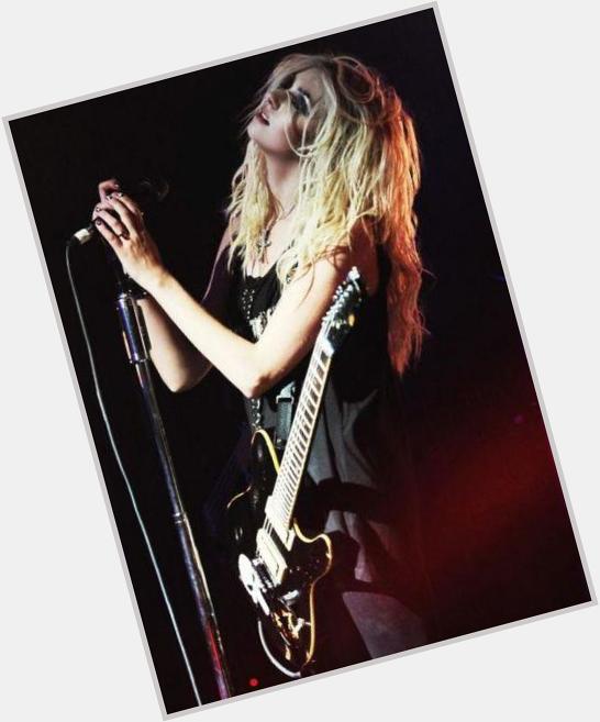 Happy birthday Taylor Momsen! You are such an inspiration    have a great day 