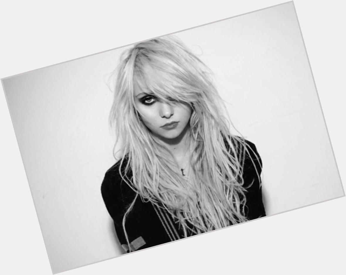 Happy birthday Taylor Momsen     