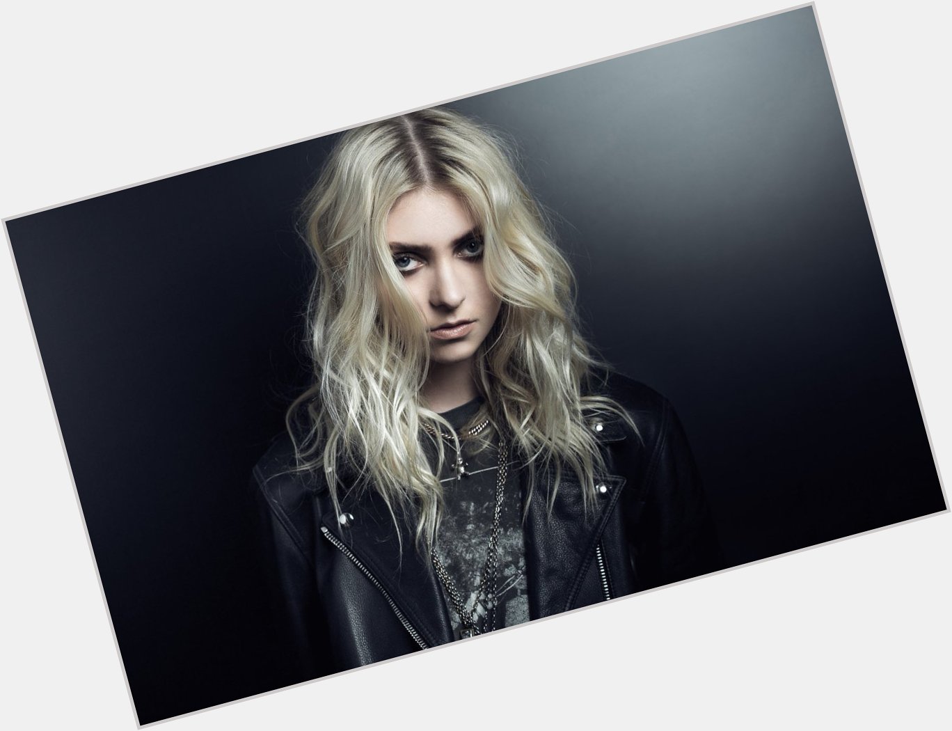 Happy Birthday Taylor Momsen! 