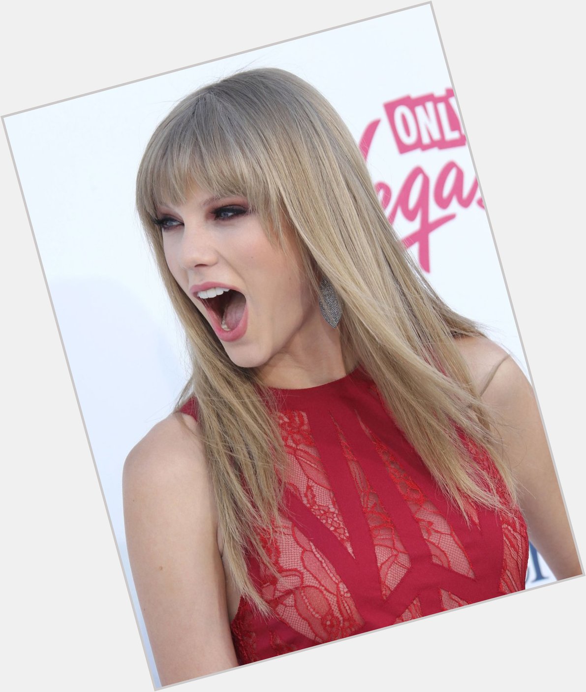 Happy Birthday to Taylor Swift     Who is 31yo today. 