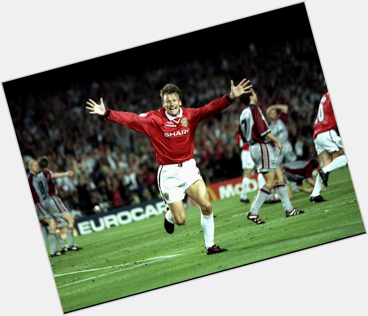From heroics in 1999 to banging in goals at the age of 40  Happy birthday, Teddy Sheringham! 