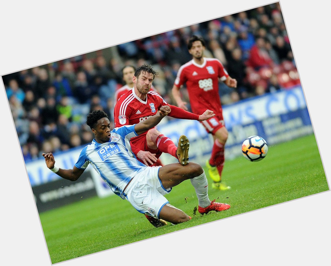 Happy birthday to Huddersfield Town defender Terence Kongolo who turns 24 today! 