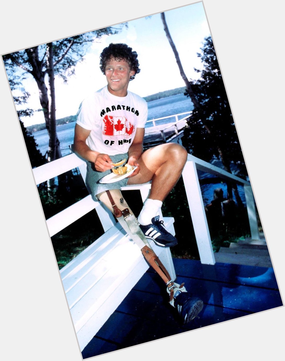 Happy birthday to our Canadian hero the late Terry Fox who would have been 61 today!    