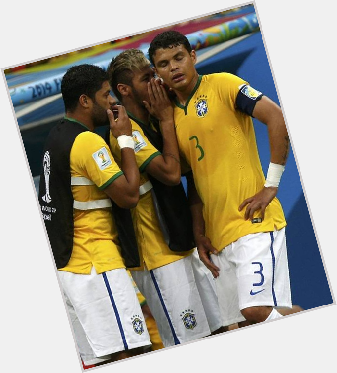 Happy Bday Thiago Silva
"Seu irmão estava arrumando briga de novo"
"Arh, haja paciência" 