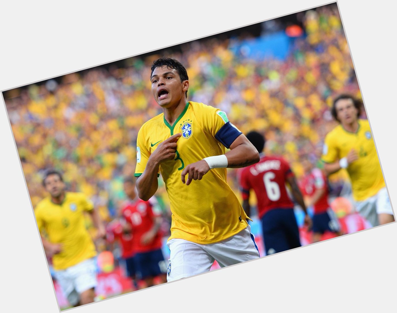 Happy 31st birthday to Brazil defender Thiago Silva! 
 