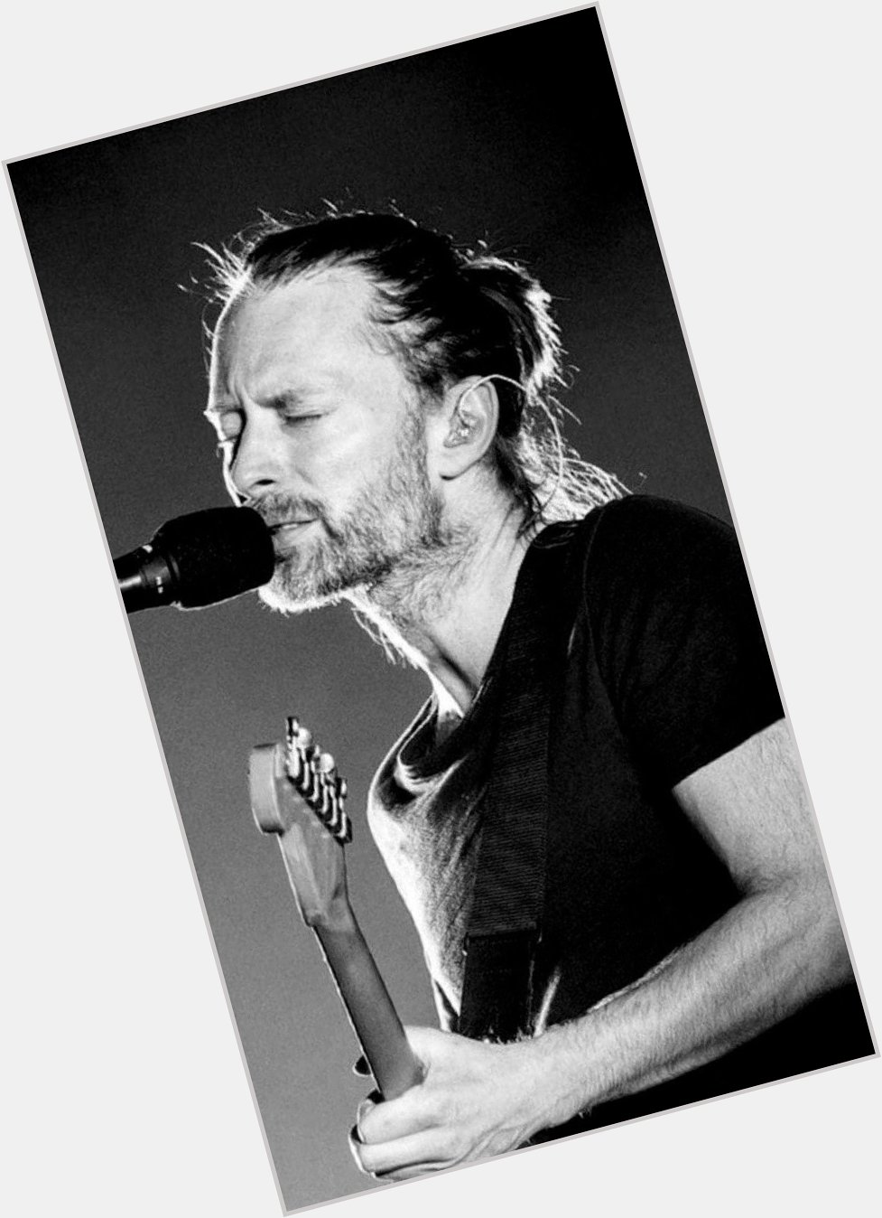 Happy Birthday Thom!! 
Thom Yorke (Analyse) From the Basement
 