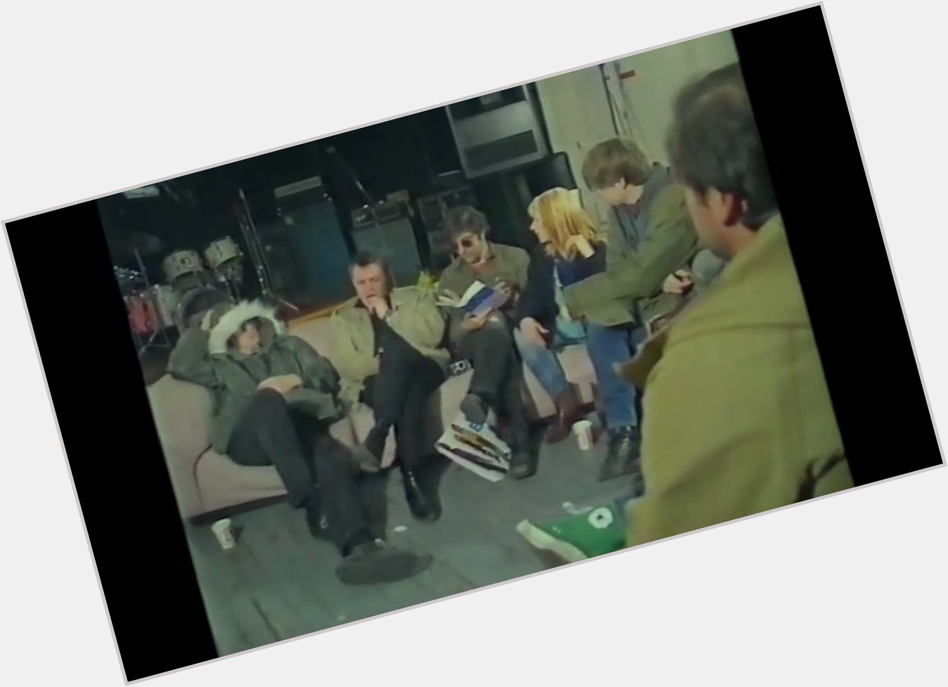 Happy birthday to Thurston Moore. Here are Sonic Youth with Teen Age Riot, taped off Snub TV in Jan 89
