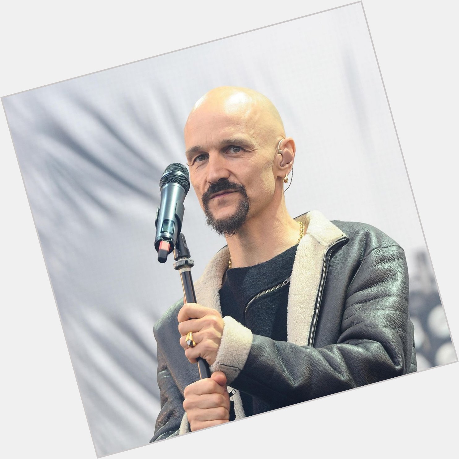 Happy birthday James frontman Tim Booth. He s 61 (sixty-one!!!!) today! Looking good for 61 my man! 