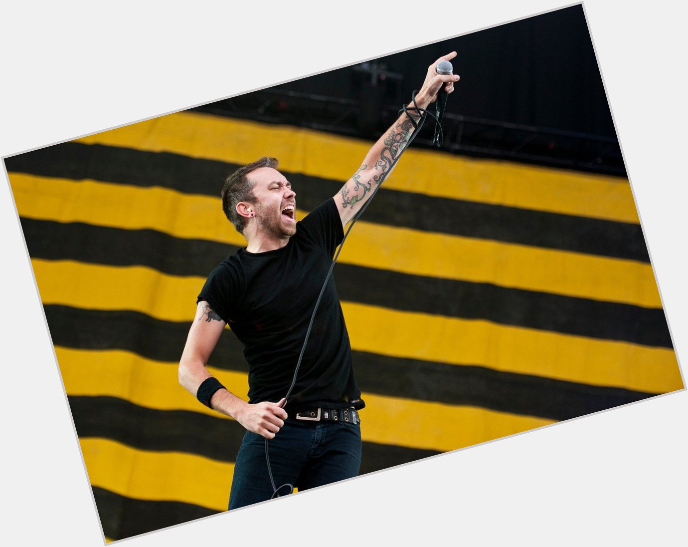 Happy belated birthday to Tim McIlrath, frontman of the greatest band of all time 