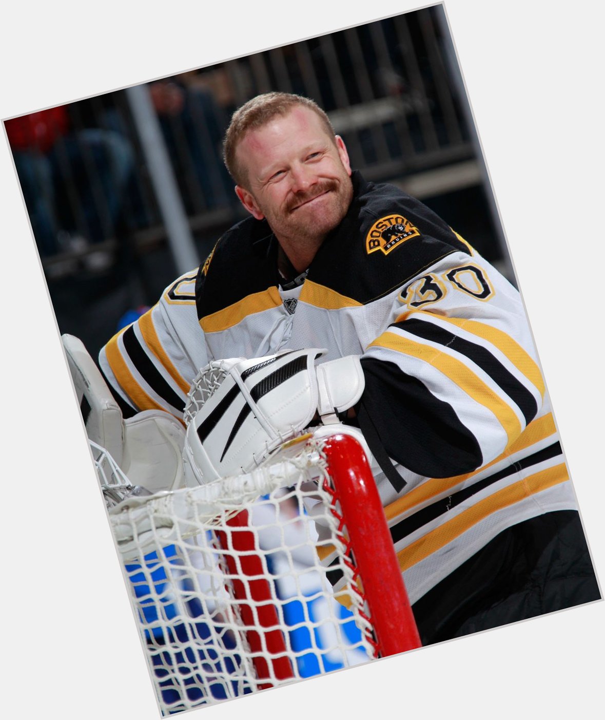 HAPPY BIRTHDAY TO THE MF GOAT,MY FAVE PLAYER OF ALL TIME TIM THOMAS!!!THANK U FOR OUR CUP BACK IN 2011  
