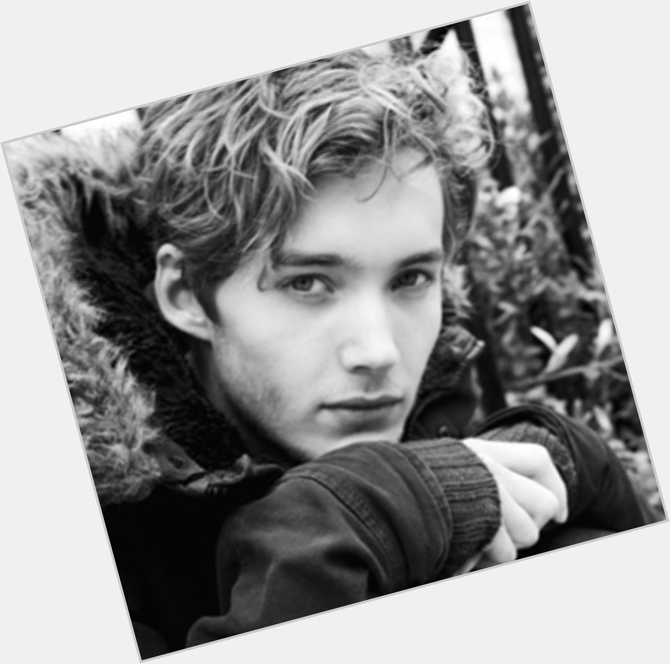   Happy Birthday To An Awesome Actor Toby Regbo!!      