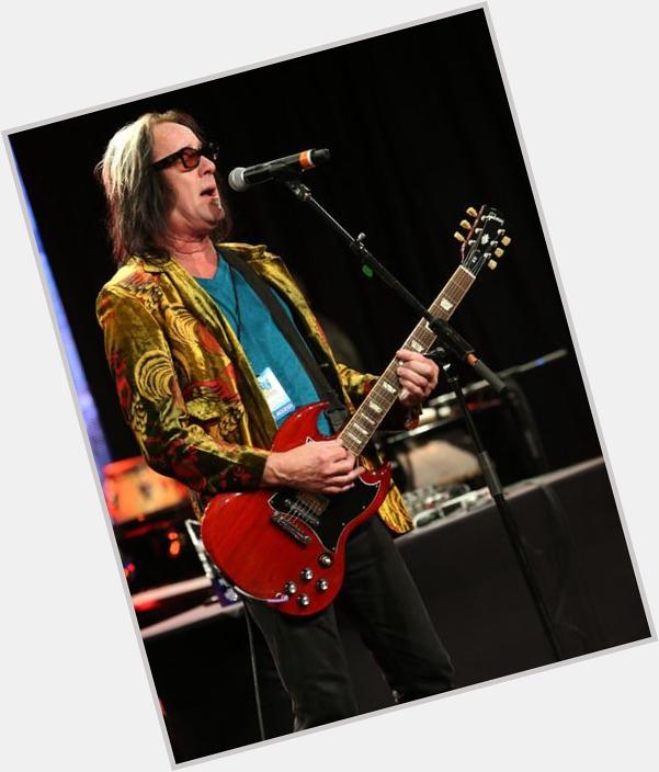 Happy birthday Todd Rundgren (67), multi-talented guitarist, pop artist and producer. Also outstanding with Utopia. 