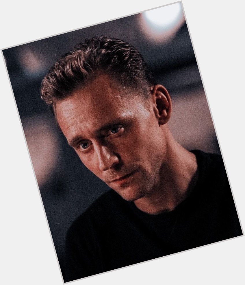 Tantissimi auguri al nostro asgardiano preferito, happy birthday Tom Hiddleston   