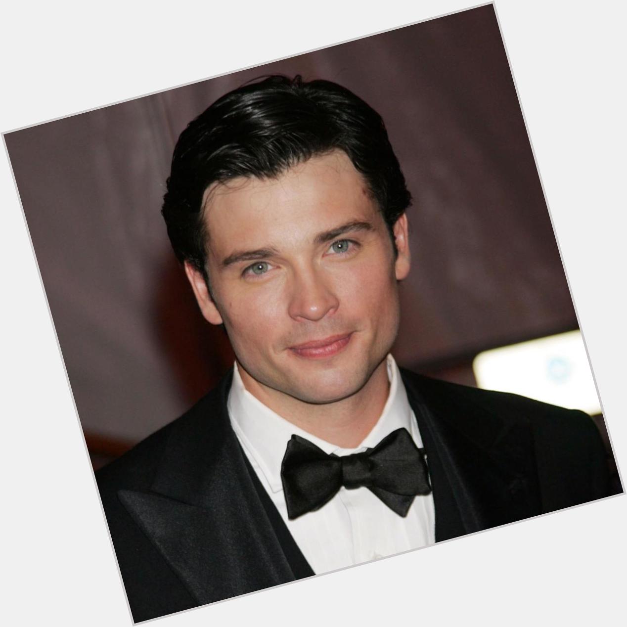 Happy birthday to this sexy piece of man The best Superman (besides Christopher Reeve), Tom Welling    