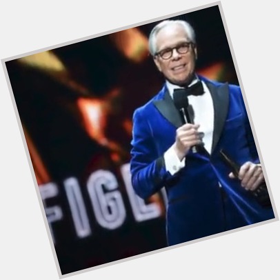 Happy 72nd birthday to the fashion icon Tommy Hilfiger!

What\s your favorite staple piece from the designer? 
