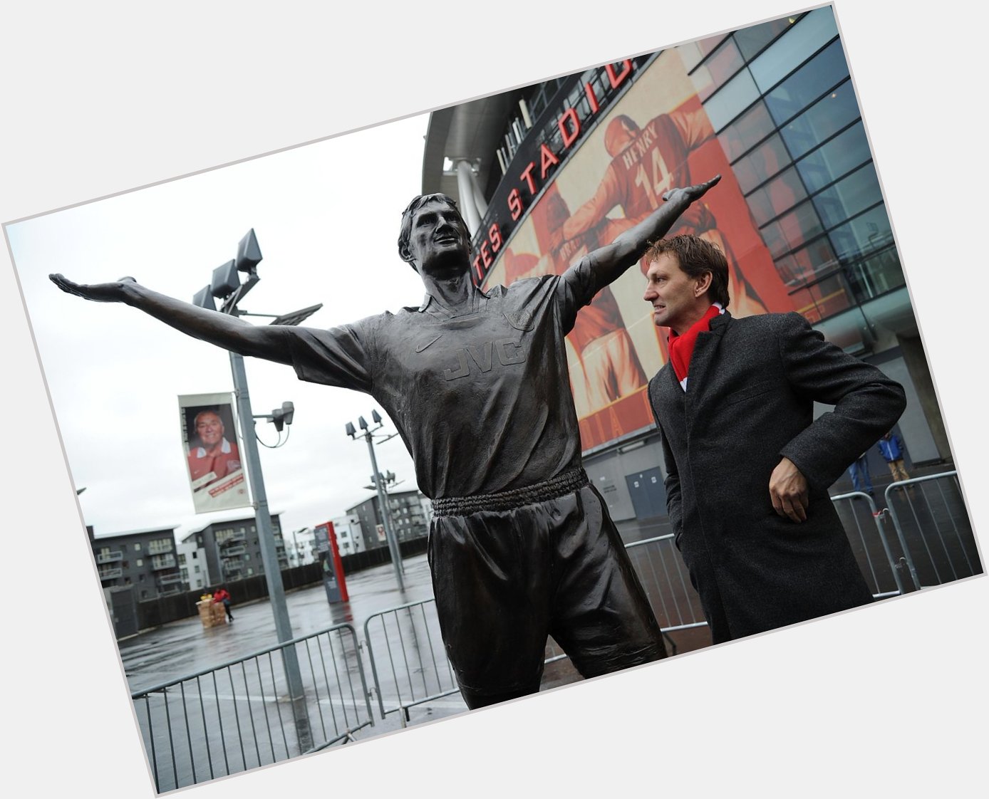 Happy birthday to legend Tony Adams or as Sir Alex Ferguson once called him, a player in an Arsenal shirt. 