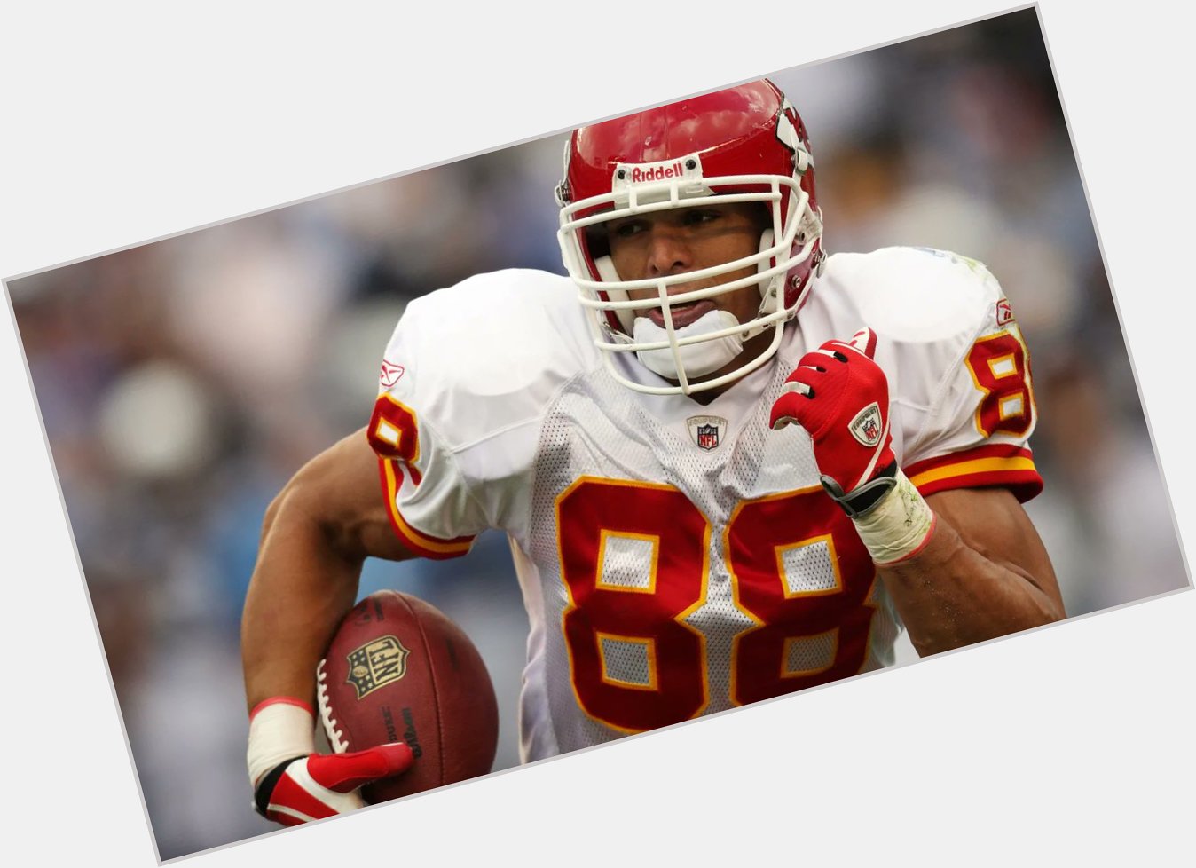 Happy Birthday Tony Gonzalez, one of the best tight ends in football history.  