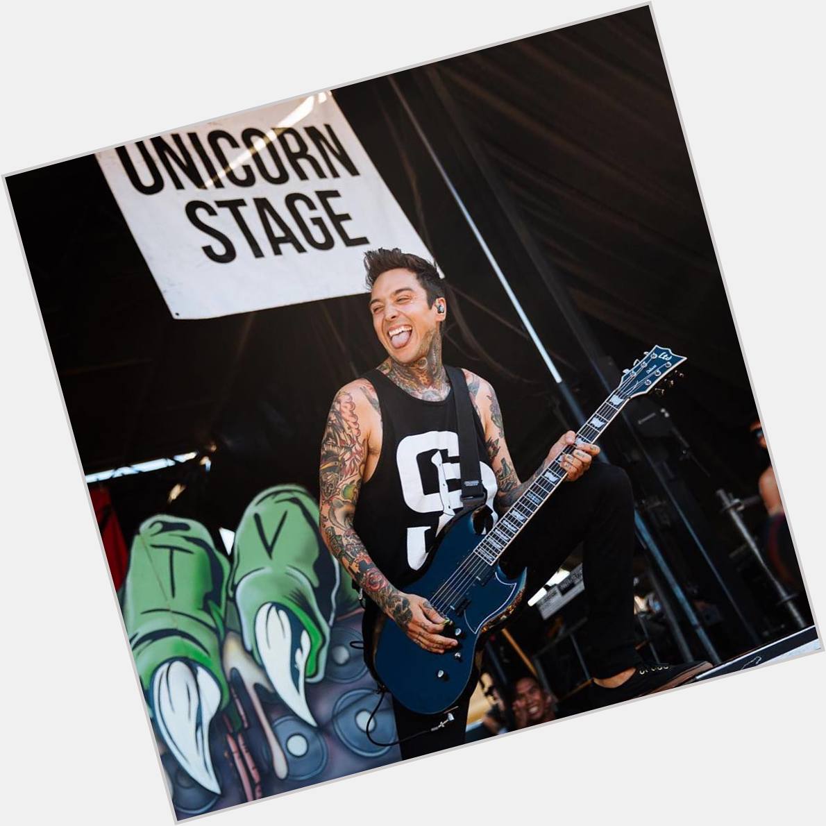HAPPY BIRTHDAY to one of my fave guitarists of all time, tony perry!!  hope you have a great one! ilysm 
