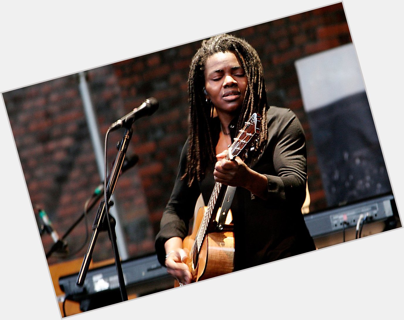 Happy birthday to Tracy Chapman who turns 56 today!     