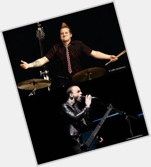 [HAPPY BIRTHDAY] à Tré Cool (Green Day, 42 ans) & Chris Wolstenholme (Muse , 36 ans) qui fêtent leurs anniversaires! 