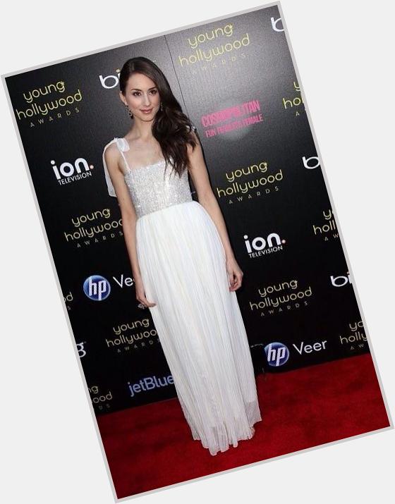 I wanna wish a happy 29th birthday Troian Bellisario I hope she has a great day with her family & friends 